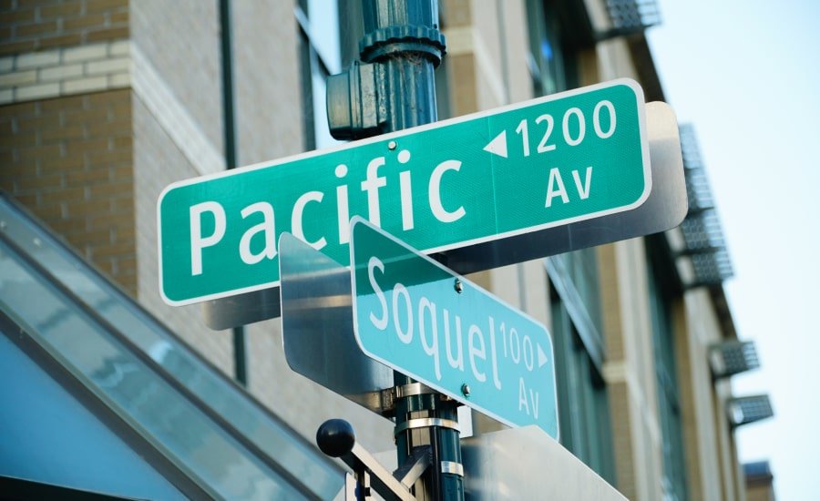 Street sign of Pacific Avenue and Soquel Avenue in downtown Santa Cruz, CA
